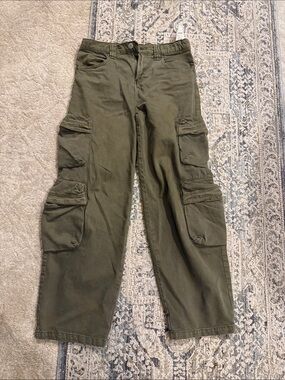 Zara Olive Green Cargo Pants with Multiple Pockets
